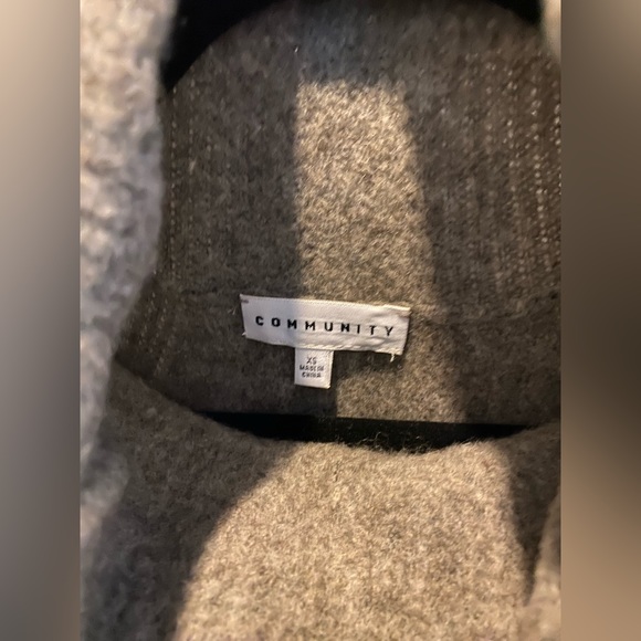 Aritzia sleeveless turtleneck sweater - Picture 2 of 6